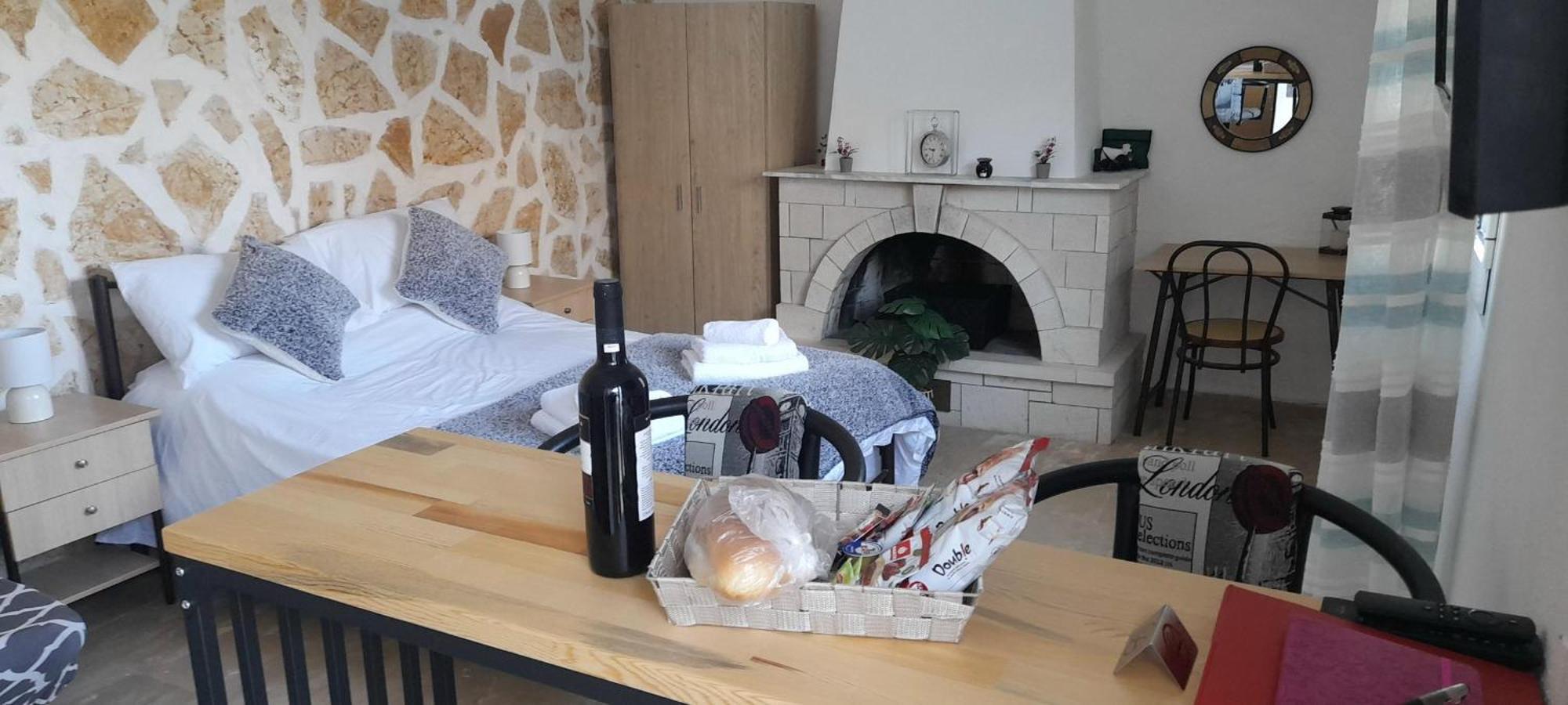 Lovely Studio In Strinilas With Its Own Pool Ngoại thất bức ảnh